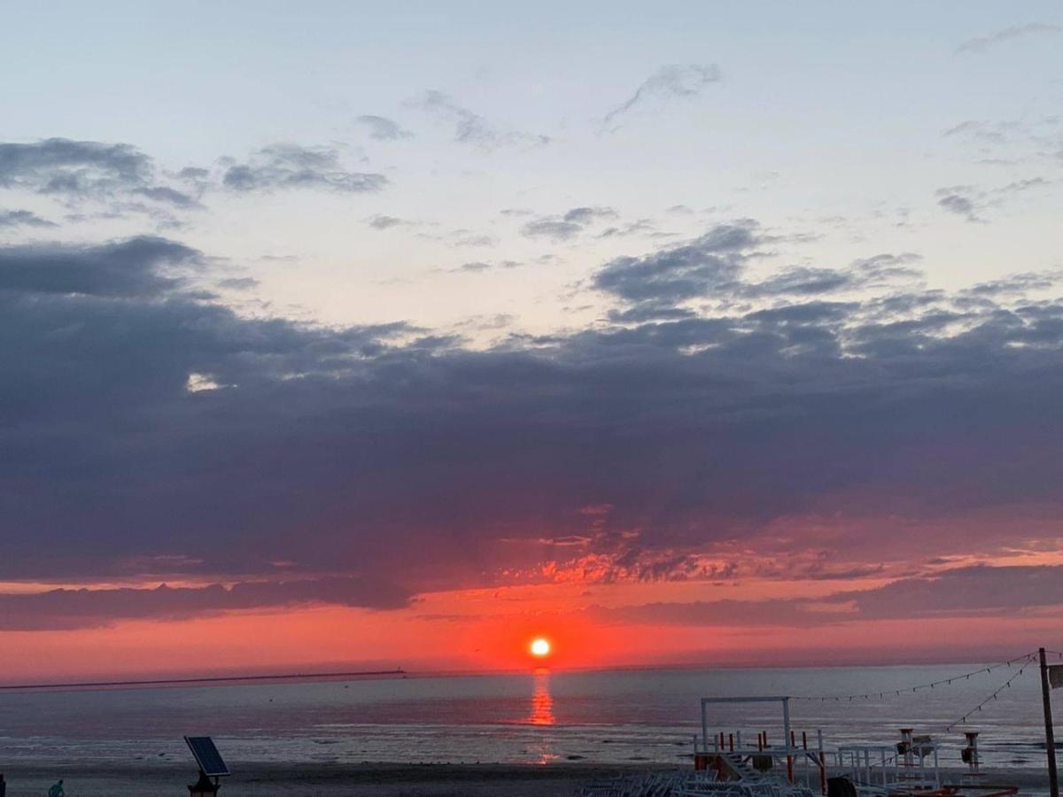 Wave 2 Mamaia Prima Linie Vedere La Mare 120Mp Năvodari المظهر الخارجي الصورة